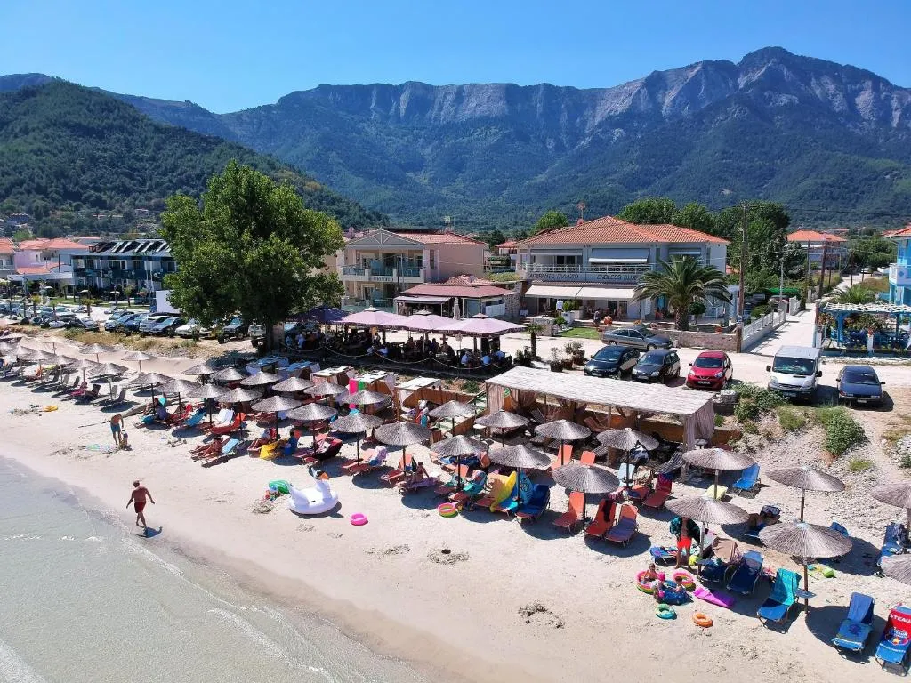 Tiara Holidays - Endless Blue Sea Resort - plaža
